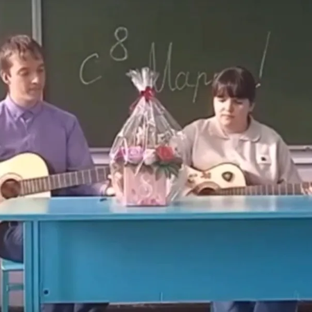 ​Юные гитаристы поздравляют всех женщин с 8 марта!
