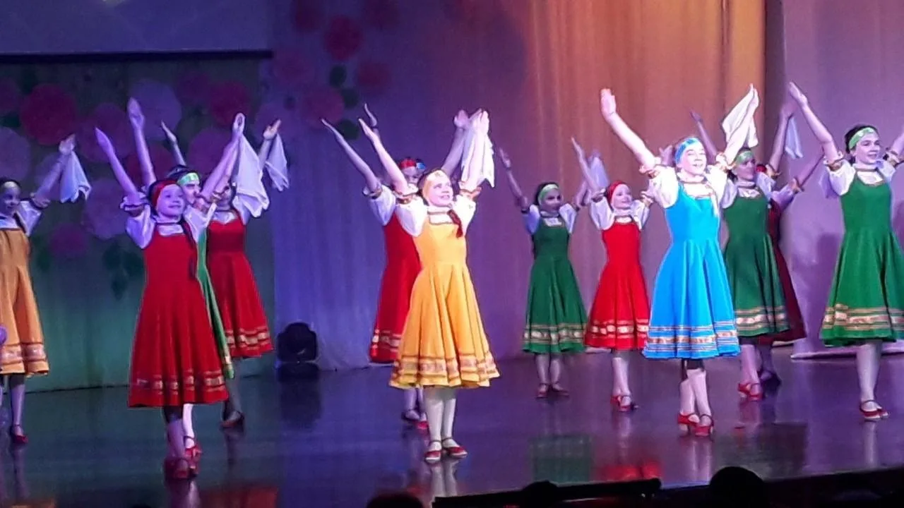 19.11.2020 г. ОТК "Сюрприз".  Тема занятия для старшей группы  - "Элементы и движения народного танца". ​