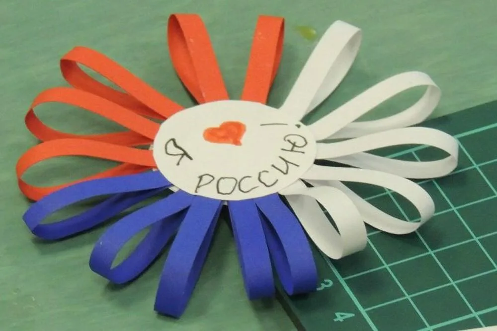 02.11.20. Задание для группы 2 " Цветок к Дню Народного Единства" аппликация