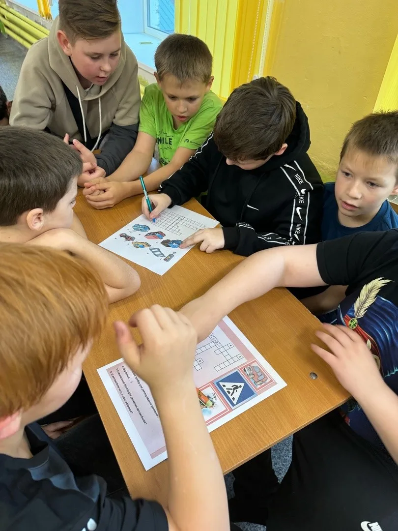 Первый день лагеря в детско-юношеском центре начался с повтора правил дорожного движения