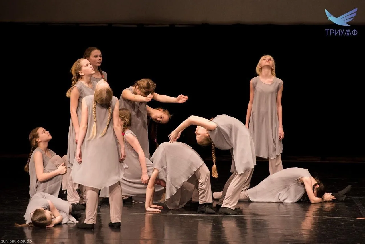 18.11.2020 г. ОТК "Сюрприз".  Тема занятия для группы №6 - "Элементы современного танца". ​