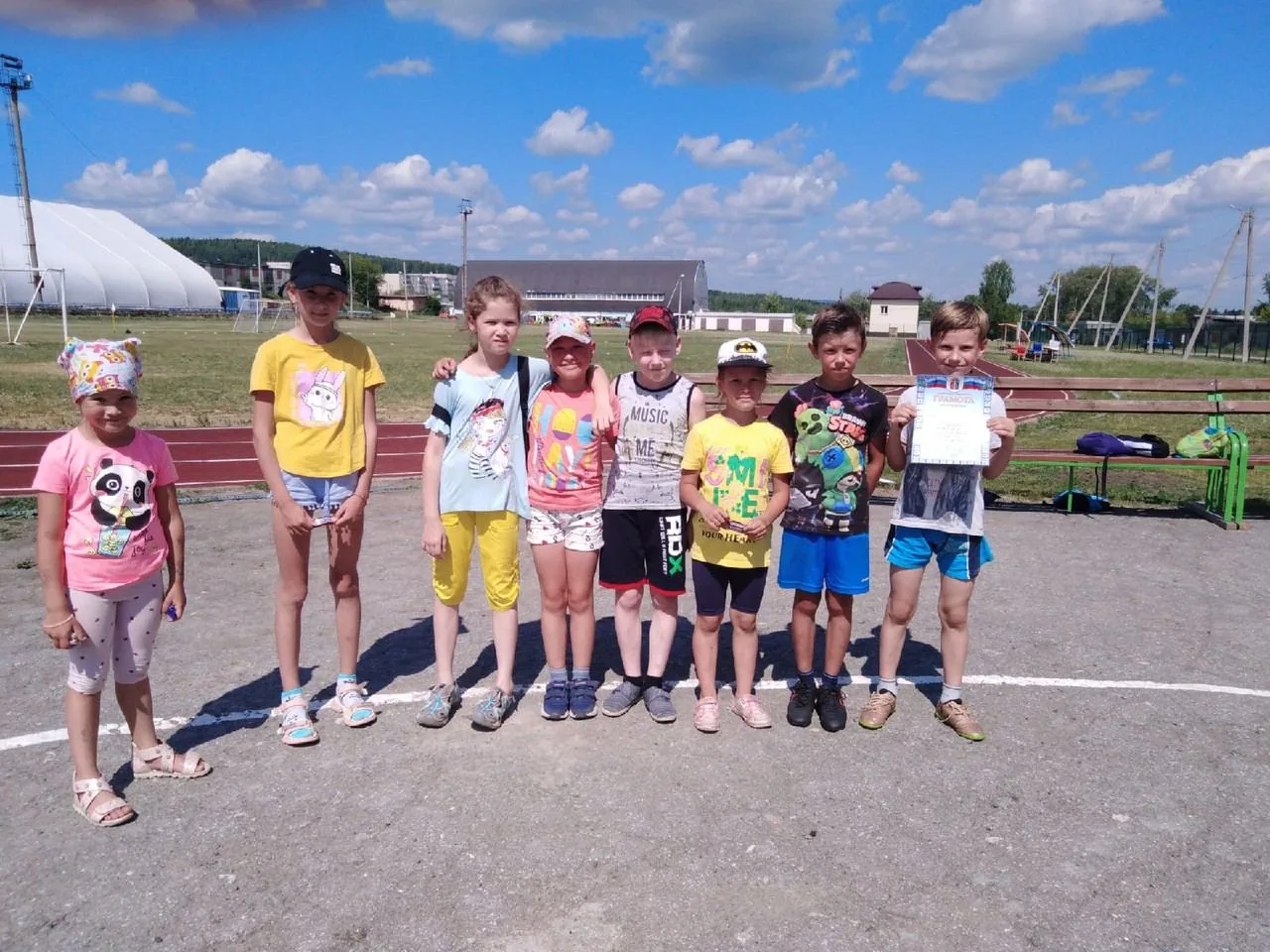 ​16.06.21 в спортивном комплексе в соревнованиях по футболу среди детей 6-9 лет команда ДЮЦ отряд "Влог-спортсмены" заняла 1 место.