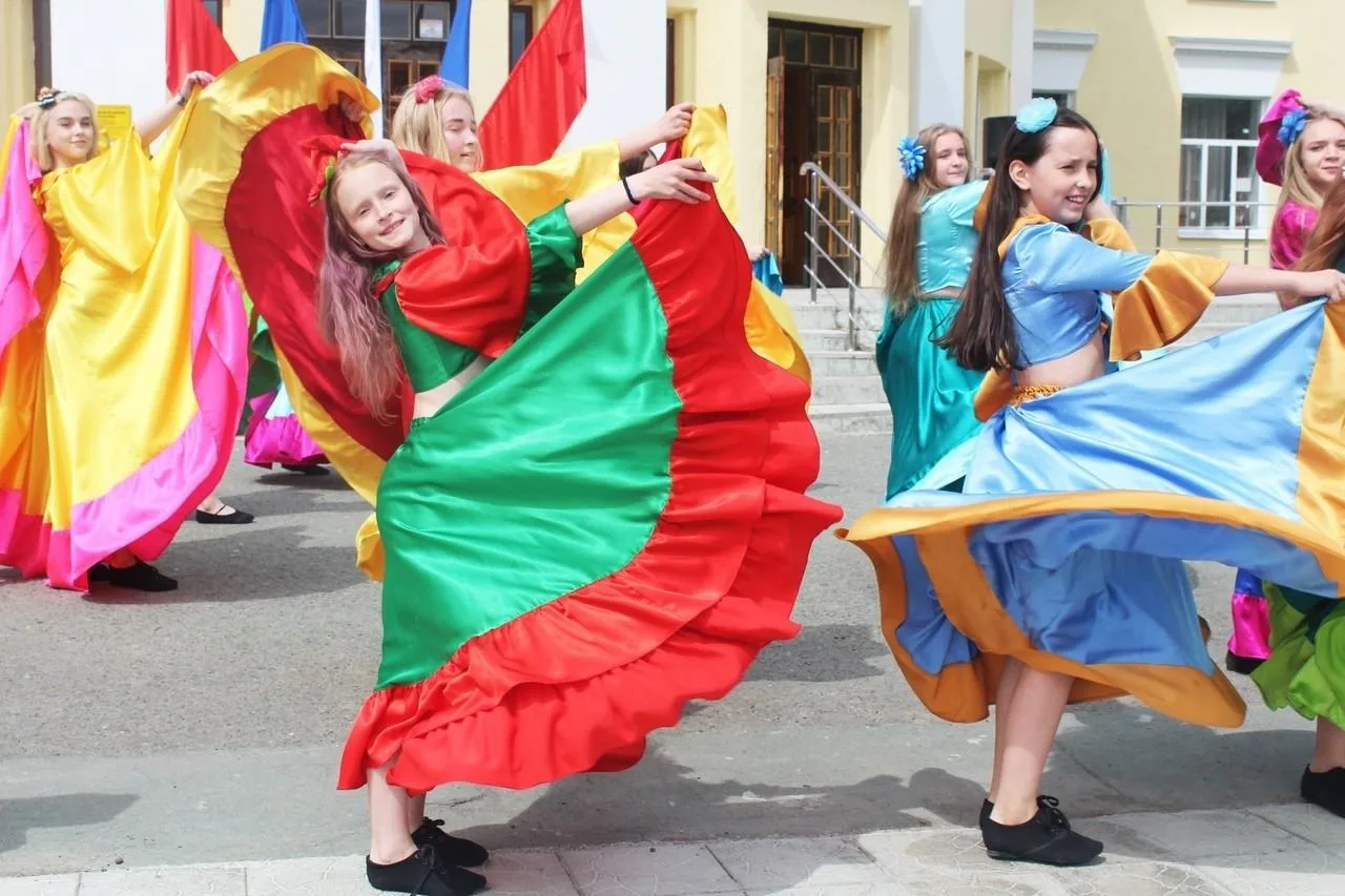 11.11.2020 г. ОТК "Сюрприз".  Тема занятия для средней группы №5 - "Элементы и движения народного танца". ​