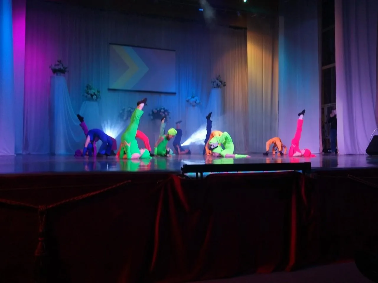 05.11.2020 г. ОТК "Сюрприз"  Тема занятия для средней группы №4 - "Элементы и движения народного танца". ​